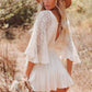 Vestido Corto Blanco De Encaje Escote En V Manga Acampanada Cintura Ajustada Boho Verano