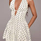 Vestido Corto De Lunares Beige Cuello Halter Escote En V Sin Mangas Verano