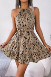 Vestido Corto Estampado Cuello Halter Sin Mangas Con Volantes