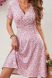 Vestido Corto Floral Rosa Cuello En V Manga Corta Cruzado Cintura Ajustada Verano