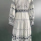 Vestido Midi Estampado Geométrico Cuello Alto Manga Larga Cinturón Línea A Vintage Elegante